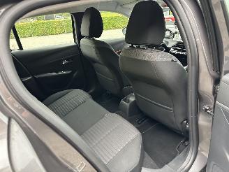 Peugeot 208 1.2 PureTech 75pk Active Pack 5drs - nap - navi - led - airco - cruise - pdc - line assist - lmv - Apple CarPlay + Android picture 31