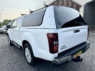 Isuzu D-Max 1.9D 4WD aut 163pk Extended Cab X-Country pick Up - nap - navi - camera - pdc - led - lmv - nieuw model - rijdbaar - 4x4 aandrijving picture 4