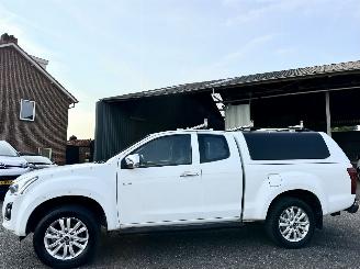 škoda dodávky Isuzu D-Max 1.9D 4WD aut 163pk Extended Cab X-Country pick Up - nap - navi - camera - pdc - led - lmv - nieuw model - rijdbaar - 4x4 aandrijving 2019/8