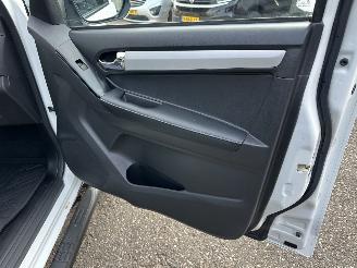 Isuzu D-Max 1.9D 4WD aut 163pk Extended Cab X-Country pick Up - nap - navi - camera - pdc - led - lmv - nieuw model - rijdbaar - 4x4 aandrijving picture 34