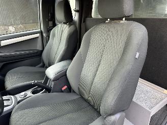 Isuzu D-Max 1.9D 4WD aut 163pk Extended Cab X-Country pick Up - nap - navi - camera - pdc - led - lmv - nieuw model - rijdbaar - 4x4 aandrijving picture 13