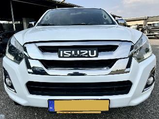 Isuzu D-Max 1.9D 4WD aut 163pk Extended Cab X-Country pick Up - nap - navi - camera - pdc - led - lmv - nieuw model - rijdbaar - 4x4 aandrijving picture 3