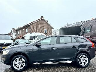 krockskadad bil auto Volvo V-60 Cross country 2.0 D3 150pk 6-bak Polar Pl - nap - navi - xenon - half leer + stoelverw - pdc - trekh 2017/8