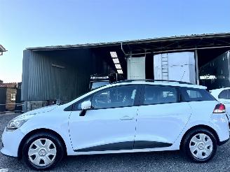krockskadad bil auto Renault Clio Estate 1.5 dCi 90pk ECO Expr - 142dkm nap - nw distr.riem 118dkm - navi - airco - cruise - pdc - trekh 2016/9
