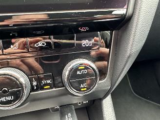 Skoda Octavia 1.0 TSI 115pk 6-bak Greentech Amb Bus sedan - navi - clima - cruise - pdc v+a - licht + regensensor picture 17