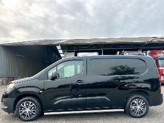 krockskadad bil bedrijf Opel Combo 1.5D 102pk 6-bak L2/H1 lang Standaard - euro6 - camera - airco - cruise - pdc - Apple CarPlay - klapdeuren 2023/9