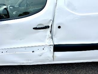 Citroën Berlingo 1.6 BlueHDI 99pk aut + f1 100 Club Eco S&S - airco - cruise - standkachel - pdc - trekh - klapdeuren - schuifdeur picture 13