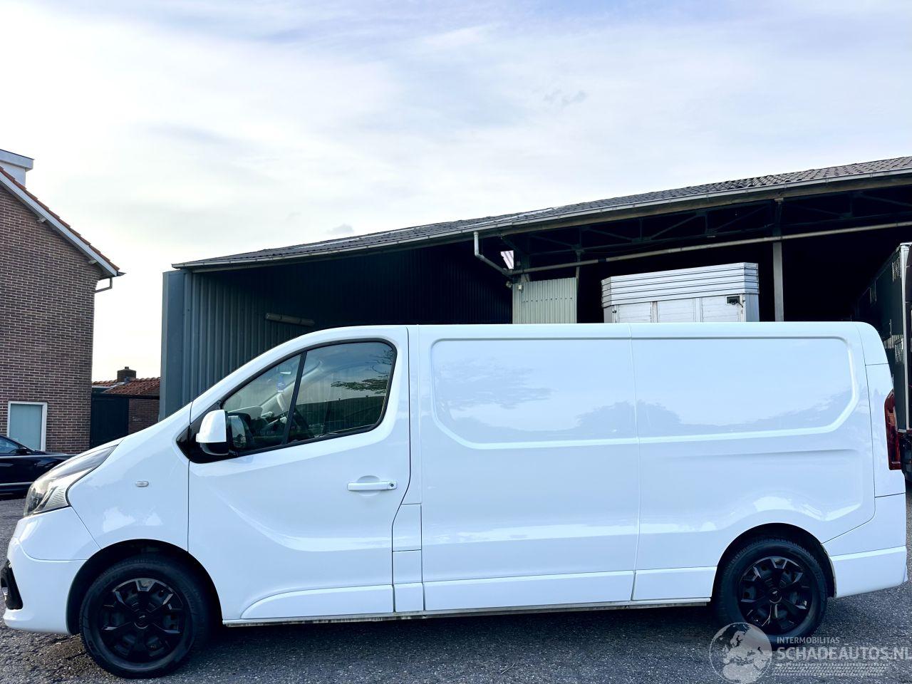 Renault Trafic 1.6 dCi 90pk 6-bak T29 L2/H1 Comfort - nap - 3.pers - navi - airco - cruise - aux - usb - privacy glass - facelift