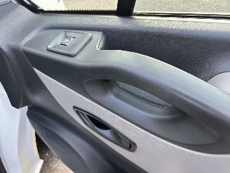 Renault Trafic 1.6 dCi 90pk 6-bak T29 L2/H1 Comfort - nap - 3.pers - navi - airco - cruise - aux - usb - privacy glass - facelift picture 30