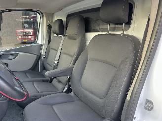 Renault Trafic 1.6 dCi 90pk 6-bak T29 L2/H1 Comfort - nap - 3.pers - navi - airco - cruise - aux - usb - privacy glass - facelift picture 17