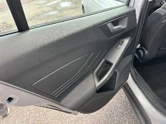 Ford Focus Wagon 1.0 EcoB Hybrid 135pk 6-bak Con - 97dkm nap - navi - airco - cruise - pdc - line + front assist - lmv picture 59