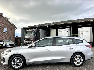 škoda osobní automobily Ford Focus Wagon 1.0 EcoB Hybrid 135pk 6-bak Con - 97dkm nap - navi - airco - cruise - pdc - line + front assist - lmv 2022/12