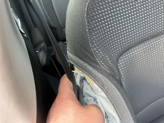 Ford Focus Wagon 1.0 EcoB Hybrid 135pk 6-bak Con - 97dkm nap - navi - airco - cruise - pdc - line + front assist - lmv picture 52