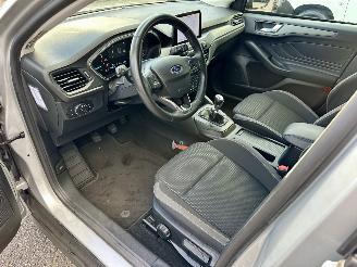 Ford Focus Wagon 1.0 EcoB Hybrid 135pk 6-bak Con - 97dkm nap - navi - airco - cruise - pdc - line + front assist - lmv picture 16