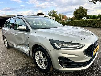 Ford Focus Wagon 1.0 EcoB Hybrid 135pk 6-bak Con - 97dkm nap - navi - airco - cruise - pdc - line + front assist - lmv picture 4