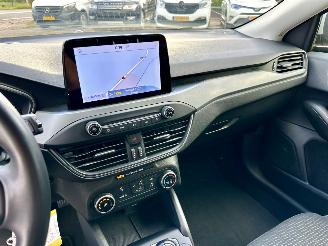 Ford Focus Wagon 1.0 EcoB Hybrid 135pk 6-bak Con - 97dkm nap - navi - airco - cruise - pdc - line + front assist - lmv picture 19