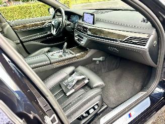 BMW 7-serie 730d xDrive 265pk aut + f1 High Exe M-Ed - nap - schuifdak - hud - softclose - 360 cam - harman/kardon - luchtvering picture 21