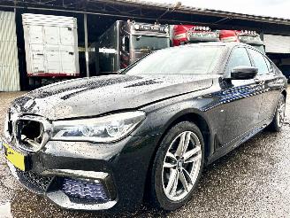 BMW 7-serie 730d xDrive 265pk aut + f1 High Exe M-Ed - nap - schuifdak - hud - softclose - 360 cam - harman/kardon - luchtvering picture 2