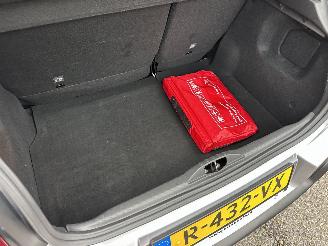 Citroën C3 1.2 PureTech 83pk C-Series - navi - line assist - clima - cruise - apple carpl - 66dkm nap - licht + regensensor picture 75