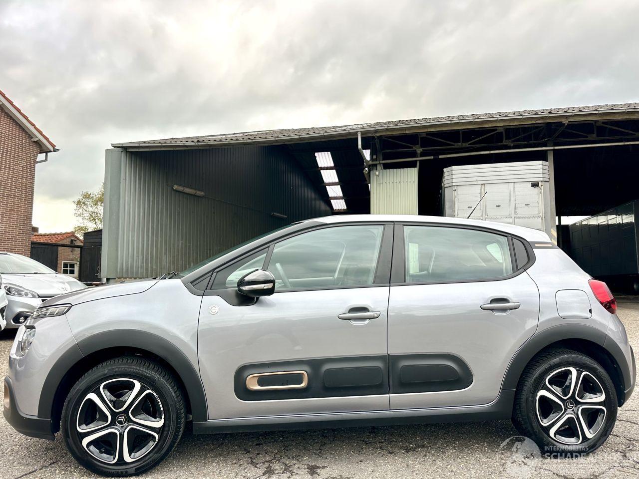 Citroën C3 1.2 PureTech 83pk C-Series - navi - line assist - clima - cruise - apple carpl - 66dkm nap - licht + regensensor