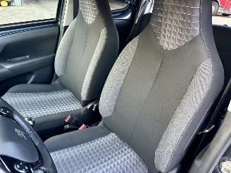 Peugeot 108 1.0 e-VTi 72pk Active 5drs - 96dkm nap - airco - led - elektr pakket - aux - usb - privacy glass - bwjr 2021 picture 18