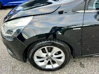 Renault Clio Estate 0.9 TCe Turbo 90pk Limited - nap - navi - pdc - lmv - led - touchscreen - aux - usb - 4x nw banden picture 12