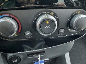 Renault Clio Estate 0.9 TCe Turbo 90pk Limited - nap - navi - pdc - lmv - led - touchscreen - aux - usb - 4x nw banden picture 17