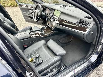 BMW 5-serie Gereserveerd 550i 4.4 V8 TwinTurbo 408pk 8-traps aut M-Sport - nap - b&o - schuifdak - massage - softclose - tv schermen - 360cam picture 19