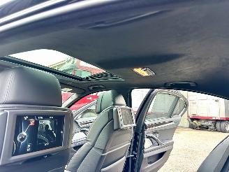 BMW 5-serie Gereserveerd 550i 4.4 V8 TwinTurbo 408pk 8-traps aut M-Sport - nap - b&o - schuifdak - massage - softclose - tv schermen - 360cam picture 29