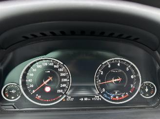 BMW 5-serie Gereserveerd 550i 4.4 V8 TwinTurbo 408pk 8-traps aut M-Sport - nap - b&o - schuifdak - massage - softclose - tv schermen - 360cam picture 11