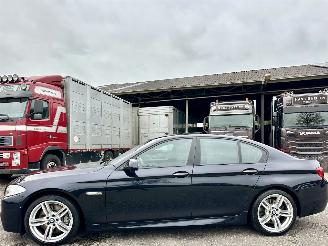 Unfallwagen BMW 5-serie Gereserveerd 550i 4.4 V8 TwinTurbo 408pk 8-traps aut M-Sport - nap - b&o - schuifdak - massage - softclose - tv schermen - 360cam 2013/6