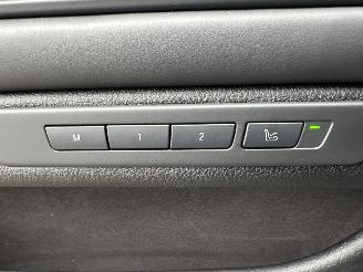 BMW 5-serie Gereserveerd 550i 4.4 V8 TwinTurbo 408pk 8-traps aut M-Sport - nap - b&o - schuifdak - massage - softclose - tv schermen - 360cam picture 33