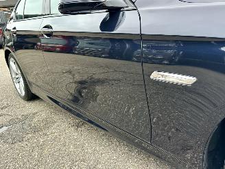 BMW 5-serie Gereserveerd 550i 4.4 V8 TwinTurbo 408pk 8-traps aut M-Sport - nap - b&o - schuifdak - massage - softclose - tv schermen - 360cam picture 110