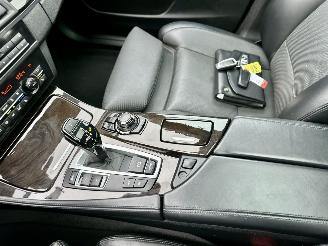 BMW 5-serie Gereserveerd 550i 4.4 V8 TwinTurbo 408pk 8-traps aut M-Sport - nap - b&o - schuifdak - massage - softclose - tv schermen - 360cam picture 56
