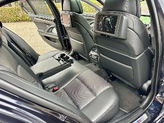 BMW 5-serie Gereserveerd 550i 4.4 V8 TwinTurbo 408pk 8-traps aut M-Sport - nap - b&o - schuifdak - massage - softclose - tv schermen - 360cam picture 83