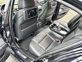 BMW 5-serie Gereserveerd 550i 4.4 V8 TwinTurbo 408pk 8-traps aut M-Sport - nap - b&o - schuifdak - massage - softclose - tv schermen - 360cam picture 23