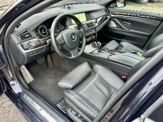 BMW 5-serie Gereserveerd 550i 4.4 V8 TwinTurbo 408pk 8-traps aut M-Sport - nap - b&o - schuifdak - massage - softclose - tv schermen - 360cam picture 16