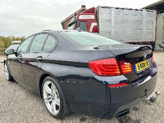 BMW 5-serie Gereserveerd 550i 4.4 V8 TwinTurbo 408pk 8-traps aut M-Sport - nap - b&o - schuifdak - massage - softclose - tv schermen - 360cam picture 7