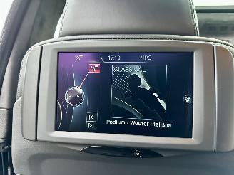 BMW 5-serie Gereserveerd 550i 4.4 V8 TwinTurbo 408pk 8-traps aut M-Sport - nap - b&o - schuifdak - massage - softclose - tv schermen - 360cam picture 45