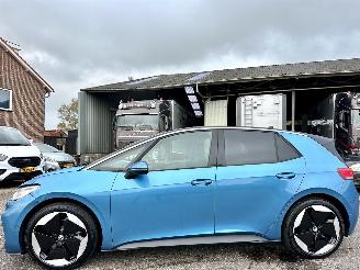 Voiture accidenté Volkswagen ID.3 Pro S Bus 77kWh 204pk aut - 38dkm nap - 1e eig - navi - massage + mem l+r - cam - stoelverw - keyless - sfeerverl 2024/4