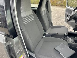 Volkswagen Up! 1.0i 65pk 5drs - nap - airco - line assist - bleutooth - aux - elektr ramen - led - facelift - rijdbaar picture 42
