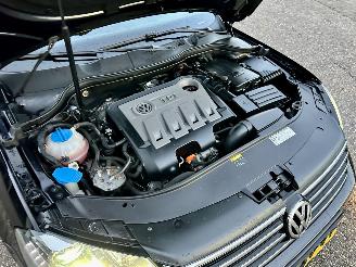 Volkswagen Passat 2.0 TDI 140pk aut Highl Exe Ed - pano - stoelverw v+a - dvd in hoofdst - xenon - standkachel picture 11