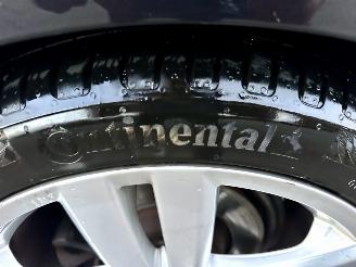 Volkswagen Passat 2.0 TDI 140pk aut Highl Exe Ed - pano - stoelverw v+a - dvd in hoofdst - xenon - standkachel picture 87