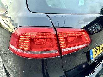 Volkswagen Passat 2.0 TDI 140pk aut Highl Exe Ed - pano - stoelverw v+a - dvd in hoofdst - xenon - standkachel picture 104