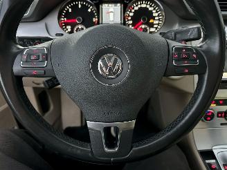 Volkswagen Passat 2.0 TDI 140pk aut Highl Exe Ed - pano - stoelverw v+a - dvd in hoofdst - xenon - standkachel picture 40