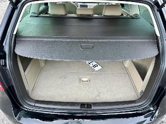 Volkswagen Passat 2.0 TDI 140pk aut Highl Exe Ed - pano - stoelverw v+a - dvd in hoofdst - xenon - standkachel picture 10