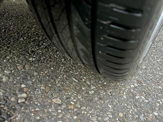 Volkswagen Passat 2.0 TDI 140pk aut Highl Exe Ed - pano - stoelverw v+a - dvd in hoofdst - xenon - standkachel picture 92