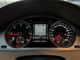 Volkswagen Passat 2.0 TDI 140pk aut Highl Exe Ed - pano - stoelverw v+a - dvd in hoofdst - xenon - standkachel picture 12