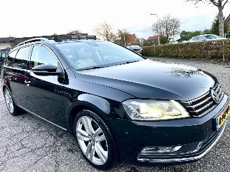 Volkswagen Passat 2.0 TDI 140pk aut Highl Exe Ed - pano - stoelverw v+a - dvd in hoofdst - xenon - standkachel picture 4