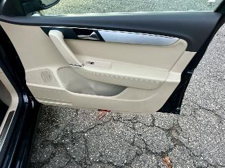 Volkswagen Passat 2.0 TDI 140pk aut Highl Exe Ed - pano - stoelverw v+a - dvd in hoofdst - xenon - standkachel picture 46